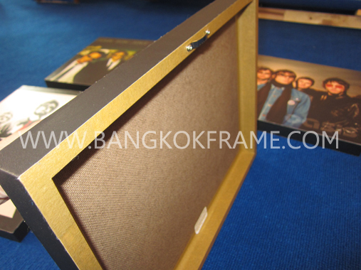 ด้านหลังกรอบลอย